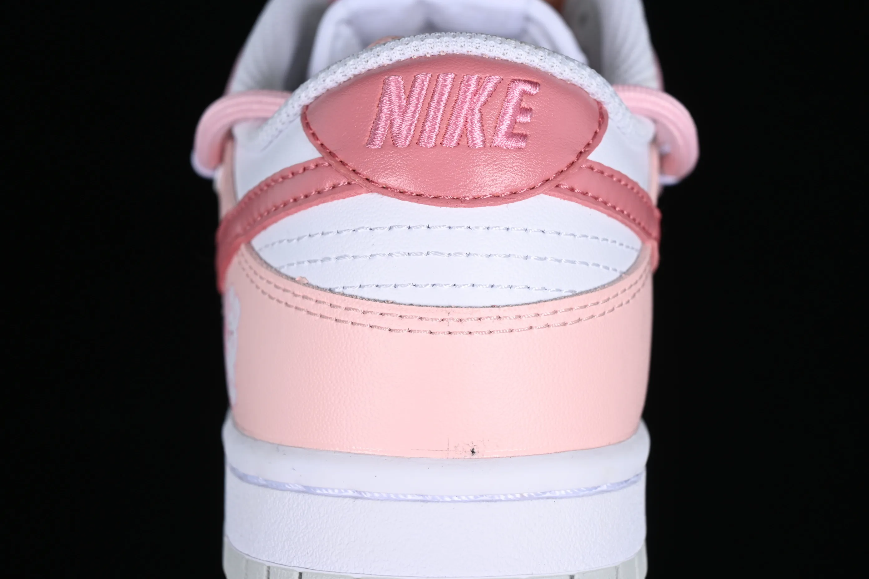 All categories Nk SB Dunk series Nk SB Dunk Low low-top sneakers Nk Dunk Low Sanshi Laboratory Dopamine Foundation Hug Bear SB strap low-top casual sneakers DH9765-102
